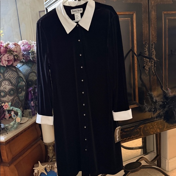 Ronni Nicole Black stretchy velvet Dress new with Contrasting White satin Collar - Picture 2 of 14